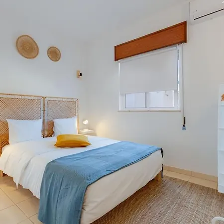 Townhouse With Stunning Sea Views And Terrace Ferienhaus *