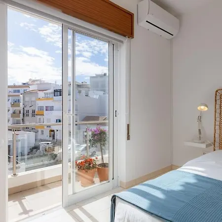 Townhouse With Stunning Sea Views And Terrace *