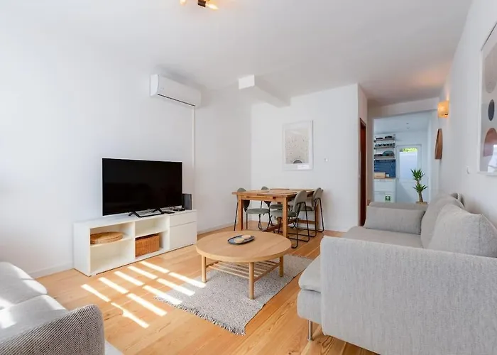 Townhouse With Stunning Sea Views And Terrace