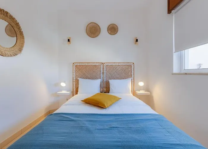 펜션 Townhouse With Stunning Sea Views And Terrace