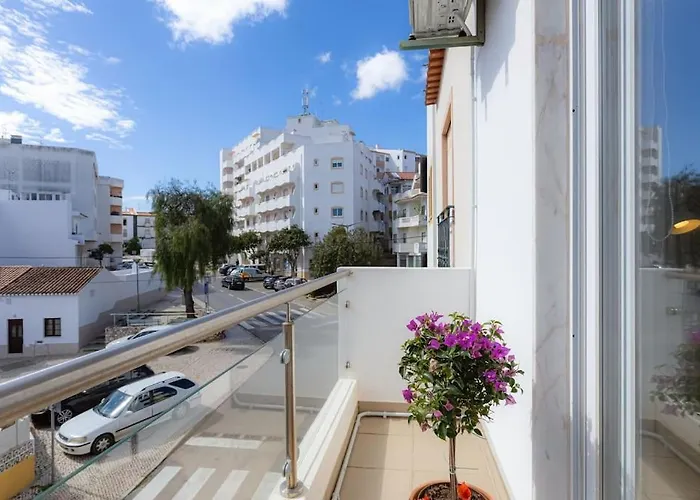 Townhouse With Stunning Sea Views And Terrace *