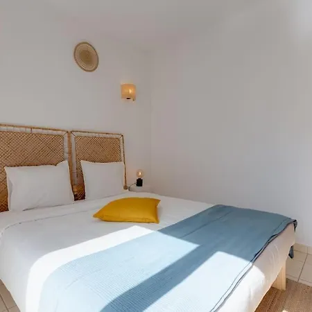 Hébergement de vacances Townhouse With Stunning Sea Views And Terrace