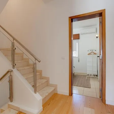 Nyaraló Townhouse With Stunning Sea Views And Terrace