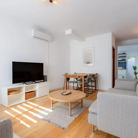 Townhouse With Stunning Sea Views And Terrace